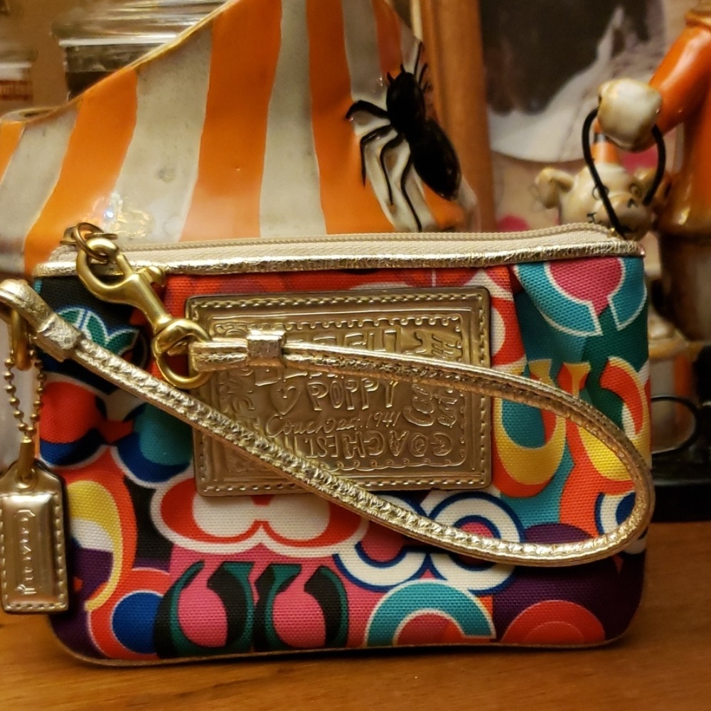 Coach NWOT Poppy Wristlet